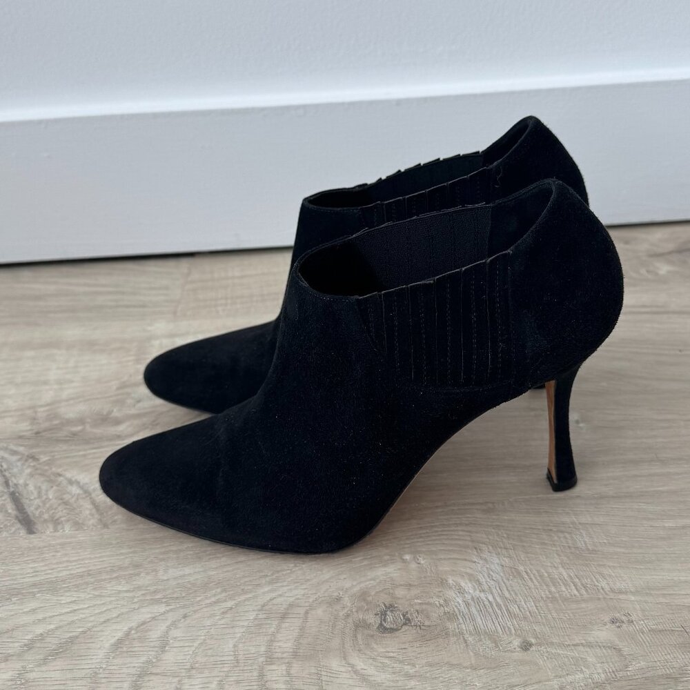 Manolo Blanhik black booties size 38